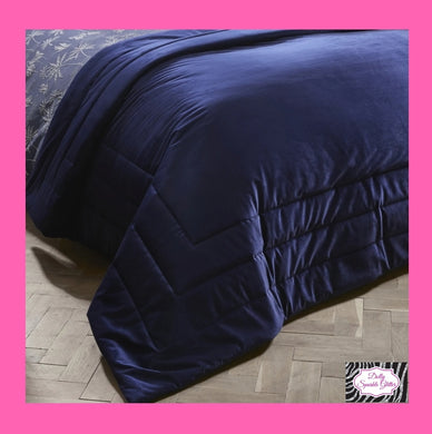 Chic velvet bedspread in blue