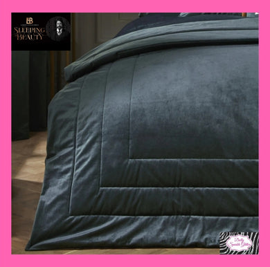 Chic Velvet Bedspread In Bottle Green